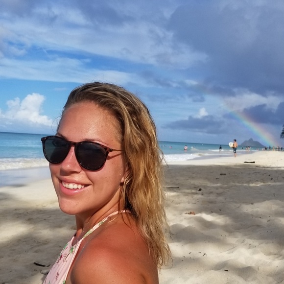 Meet your Posher, Emily - Picture 2 of 2